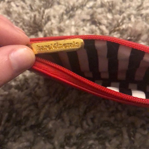 Red bareminerals makeup case - Picture 6 of 6